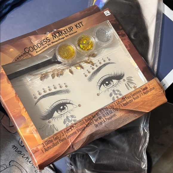 Goddess Makeup kit - Picture 3 of 3